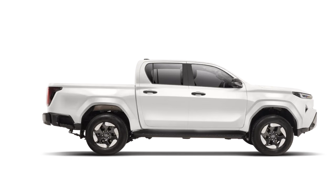 Белый Toyota Hilux в профиль