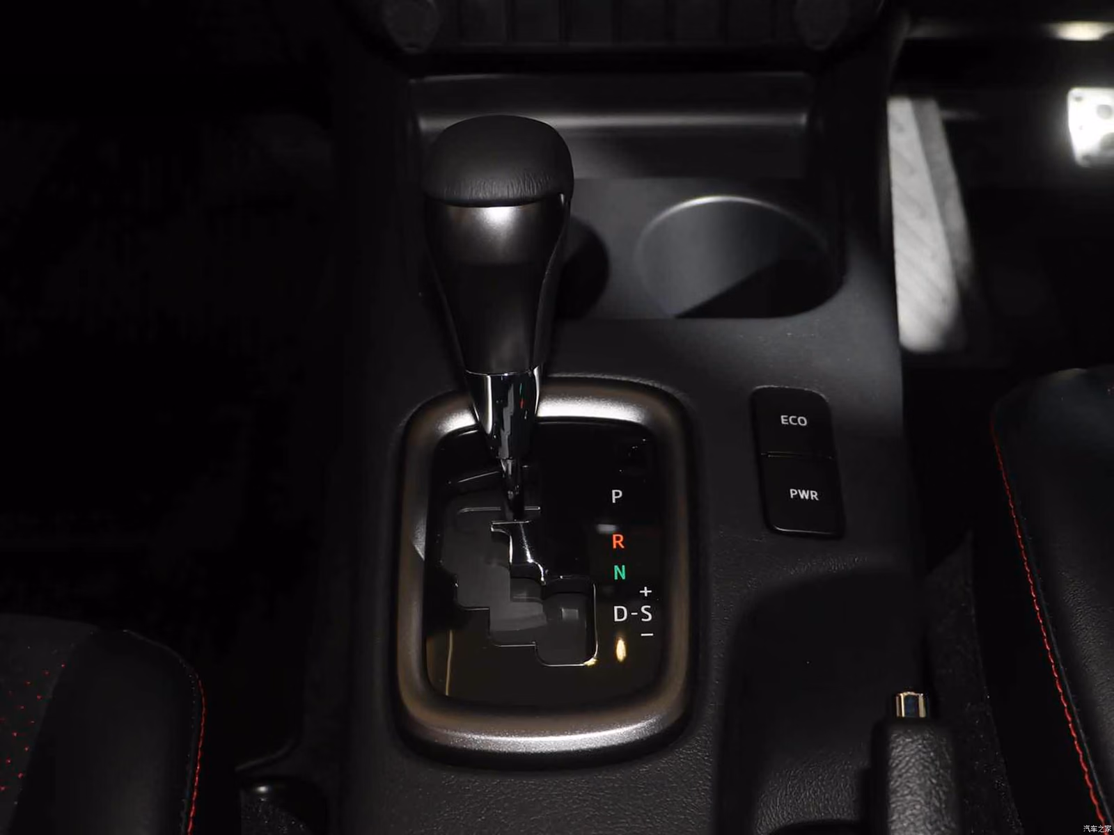 Селектор трансмиссии Toyota Hilux