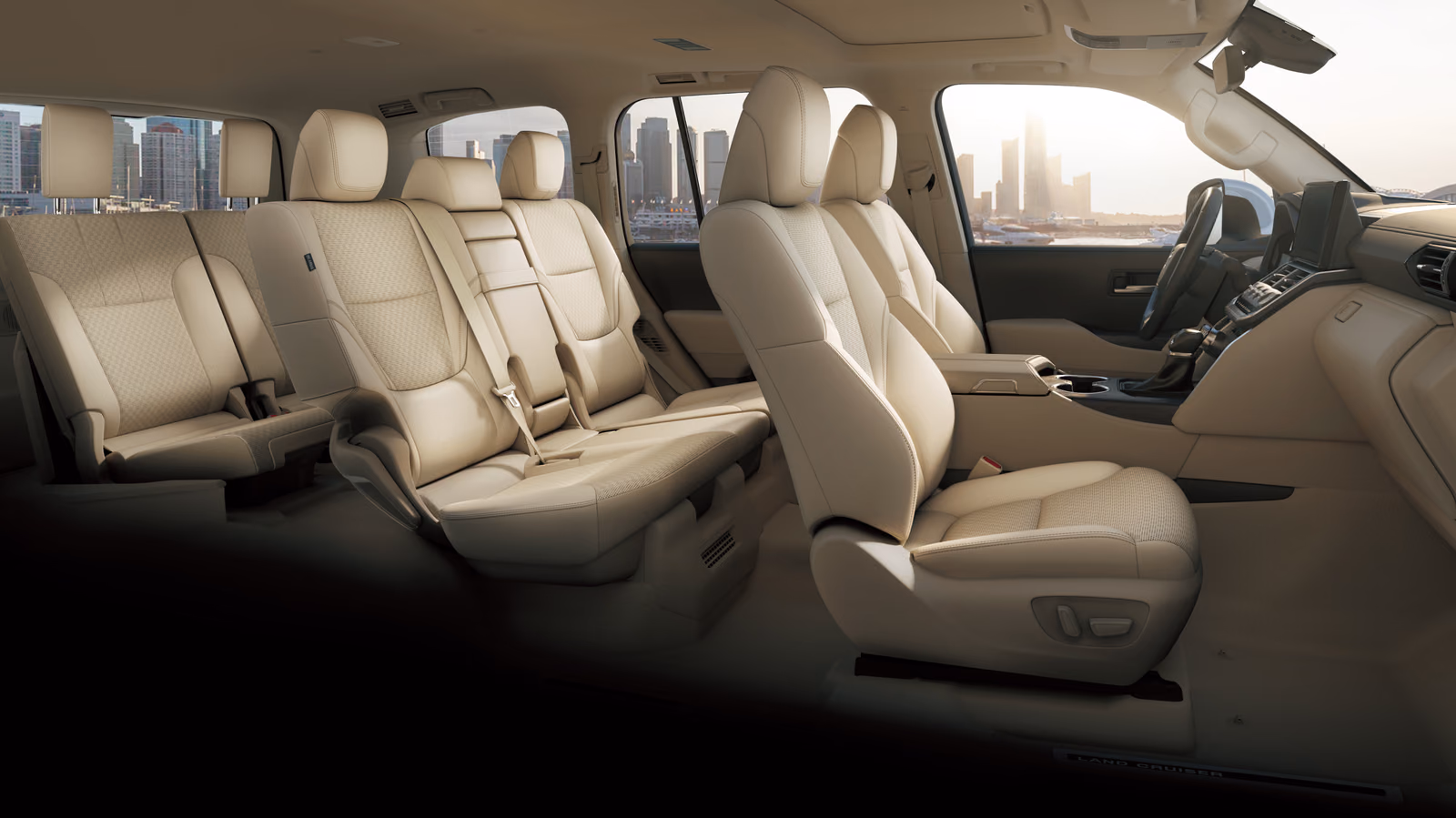Семиместный салон Toyota Land Cruiser 300