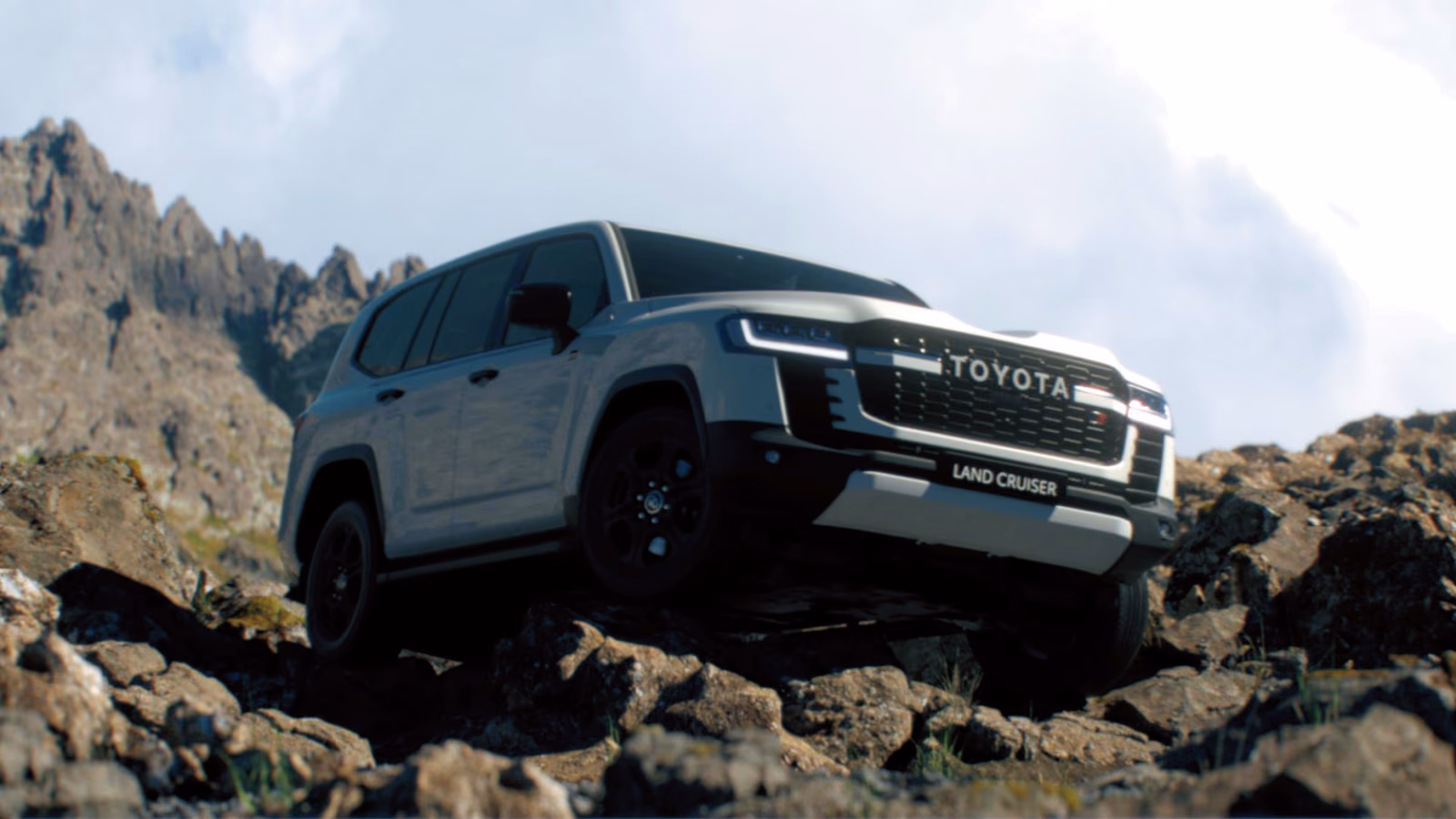 Toyota Land Cruiser 300 на каменистом бездорожье