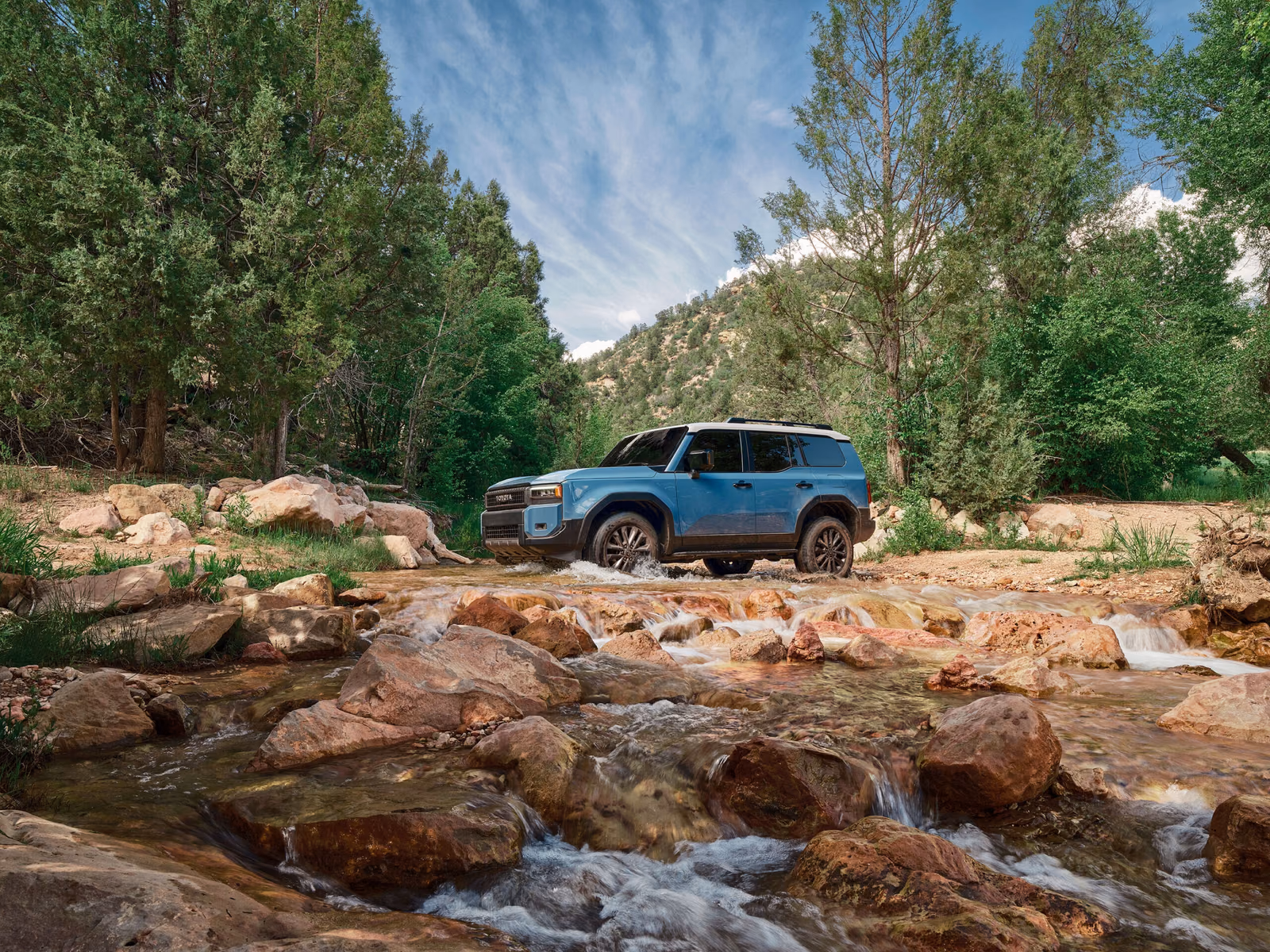Toyota Land Cruiser Prado 250 — спереди в три четверти