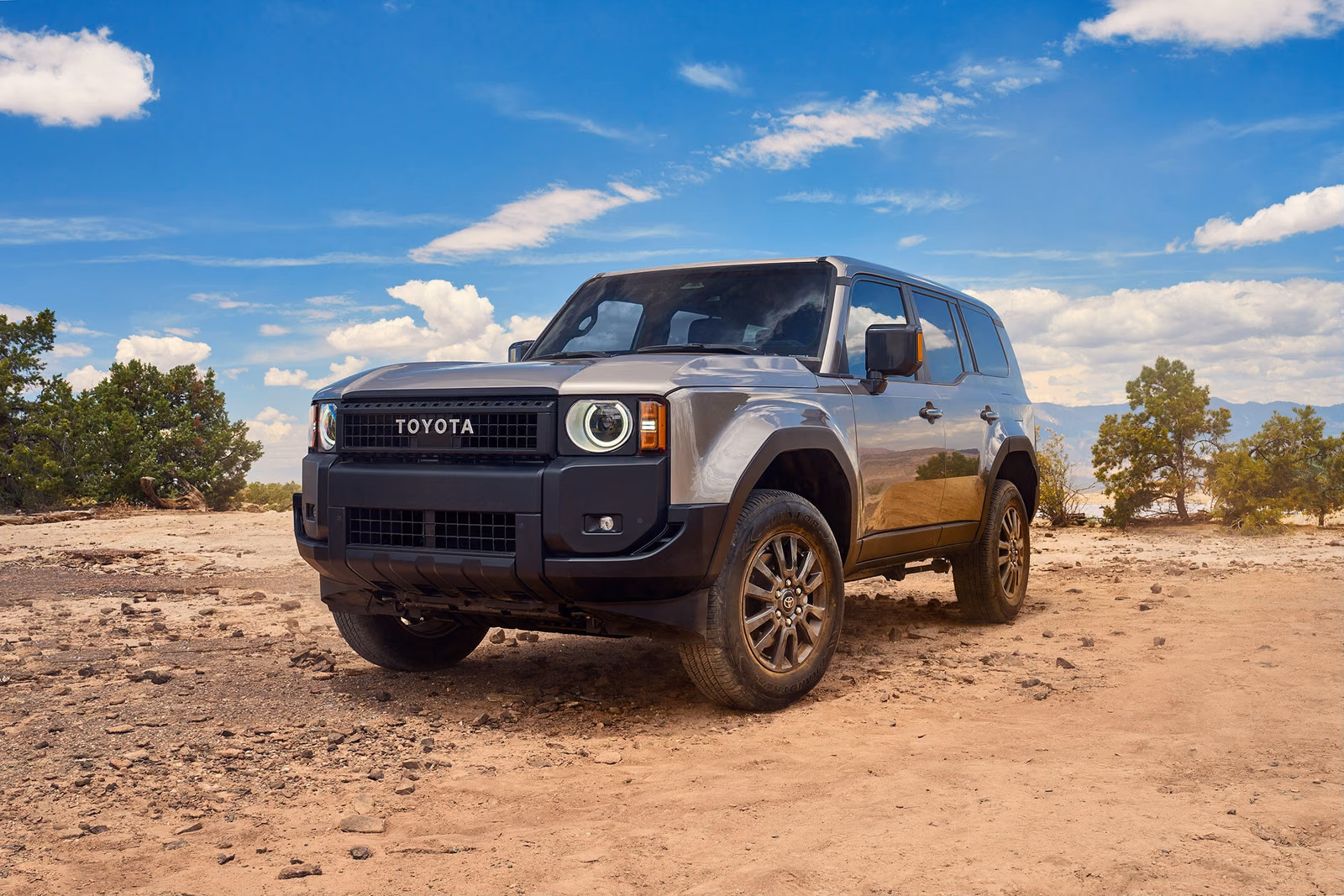 Toyota Land Cruiser Prado 250 — спереди в три четверти