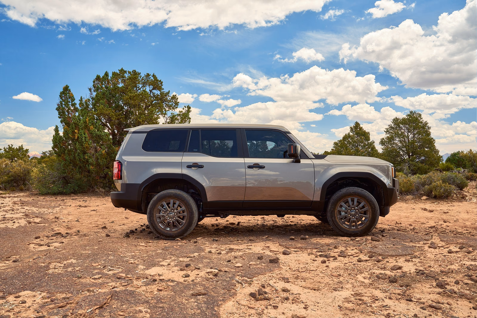 Toyota Land Cruiser Prado 250 — вид сбоку