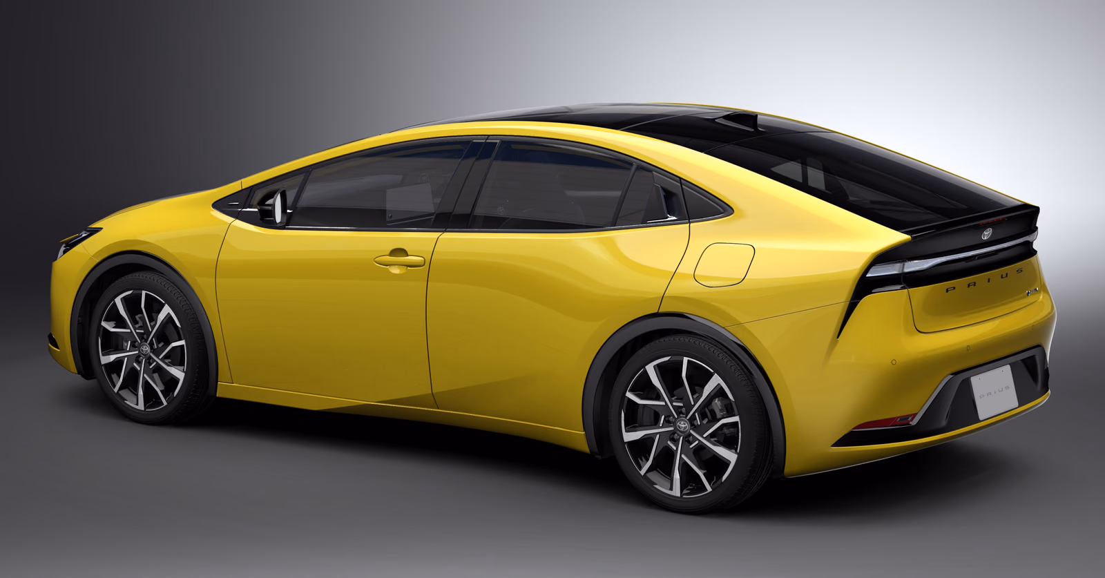 Toyota Prius — вид сзади в три четверти