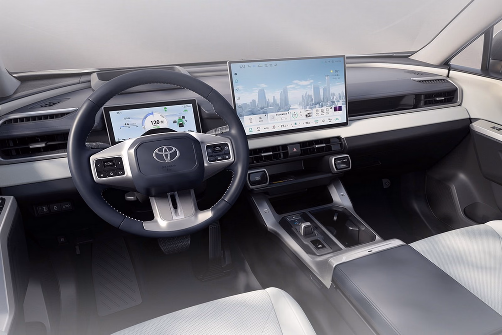 Салон Toyota RAV4: передняя панель, руль и центральный экран 15,6 дюйма