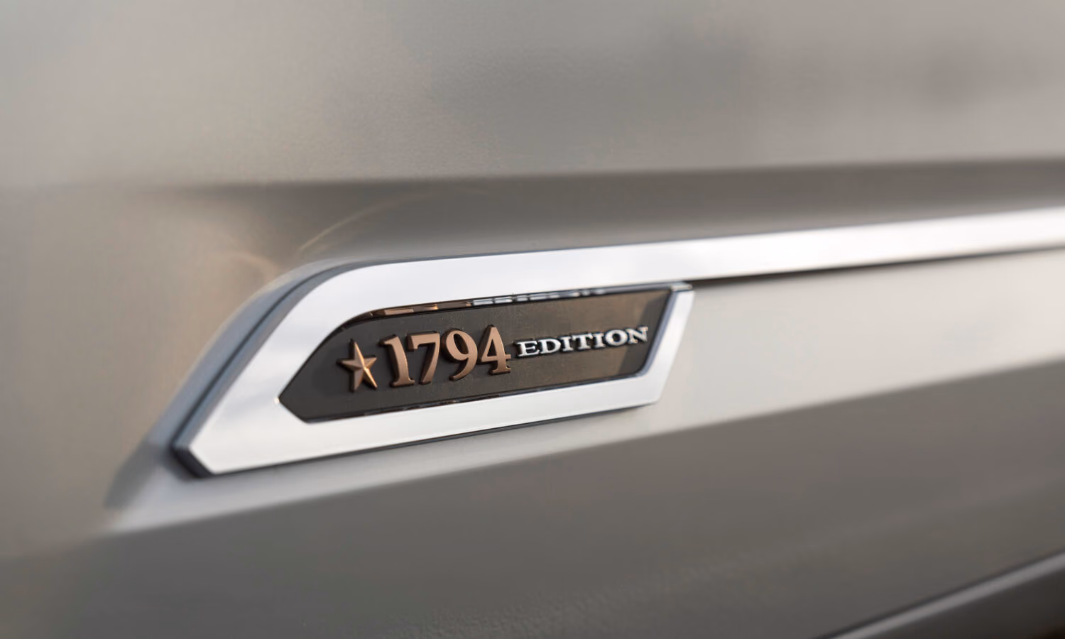 Шильдик Toyota Sequoia 1794 Edition