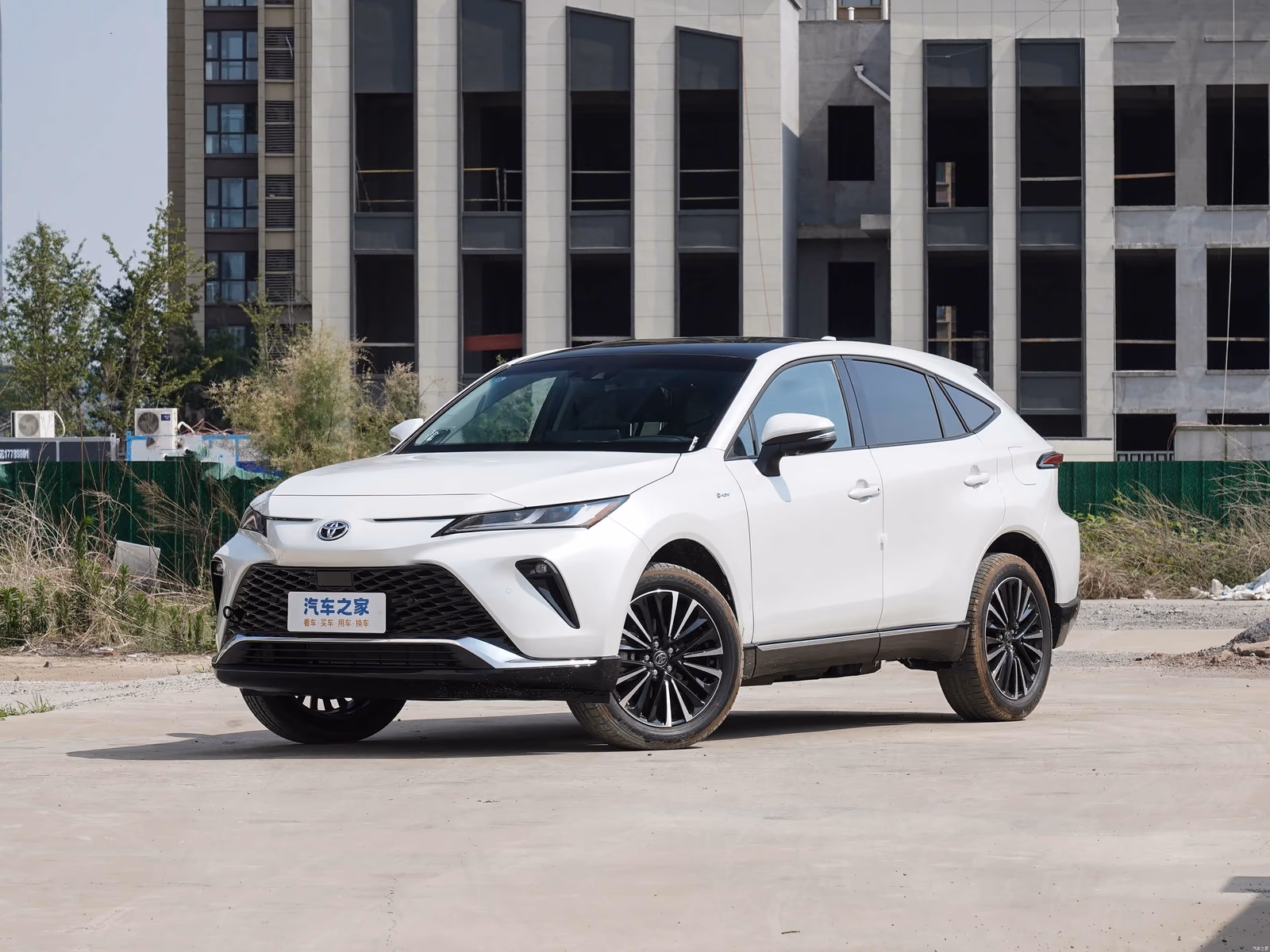 Toyota Venza XU80 — вид спереди в три четверти