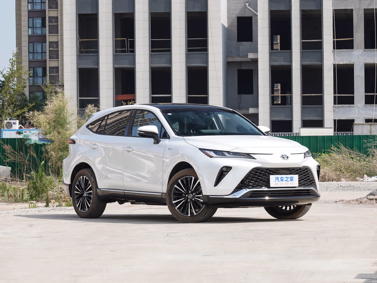 Toyota Venza XU80 — передняя часть с противоположной стороны