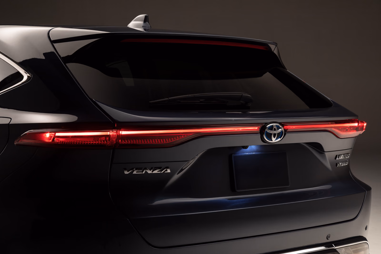 Гарантия и обслуживание Toyota Venza в России