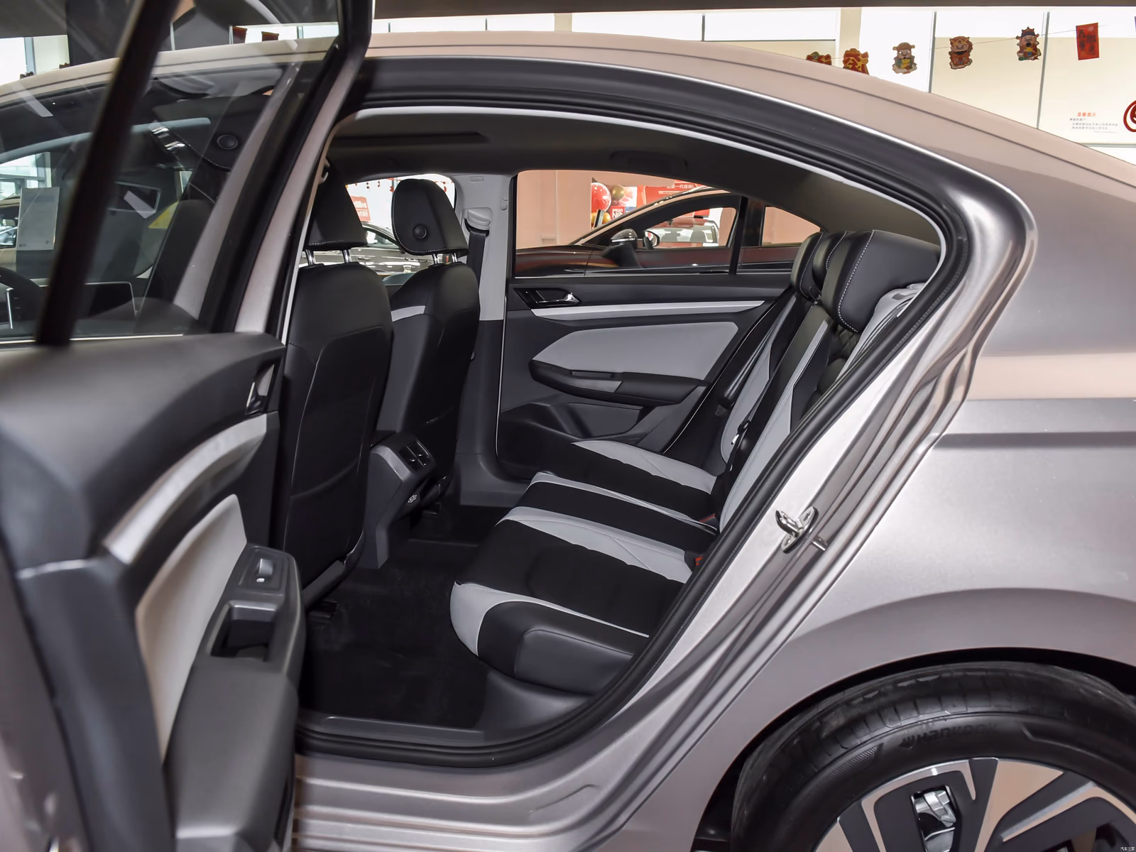 Volkswagen Bora — доступ на второй ряд