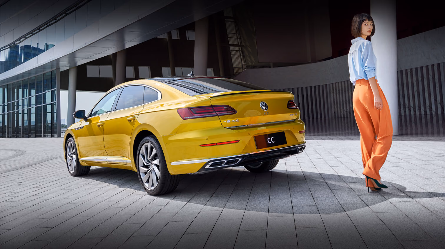 Volkswagen CC сзади в три четверти