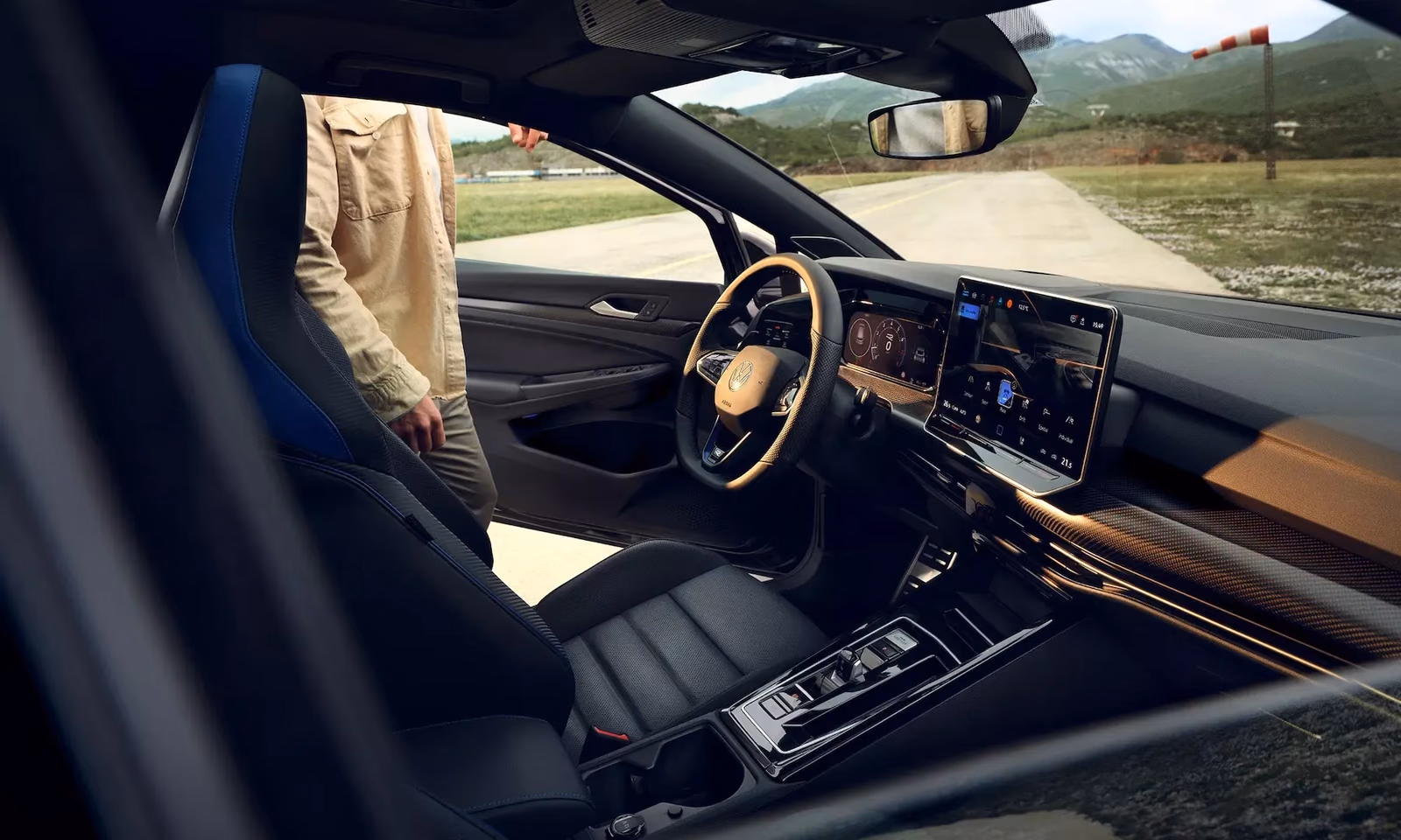 Volkswagen Golf — передняя панель и руль