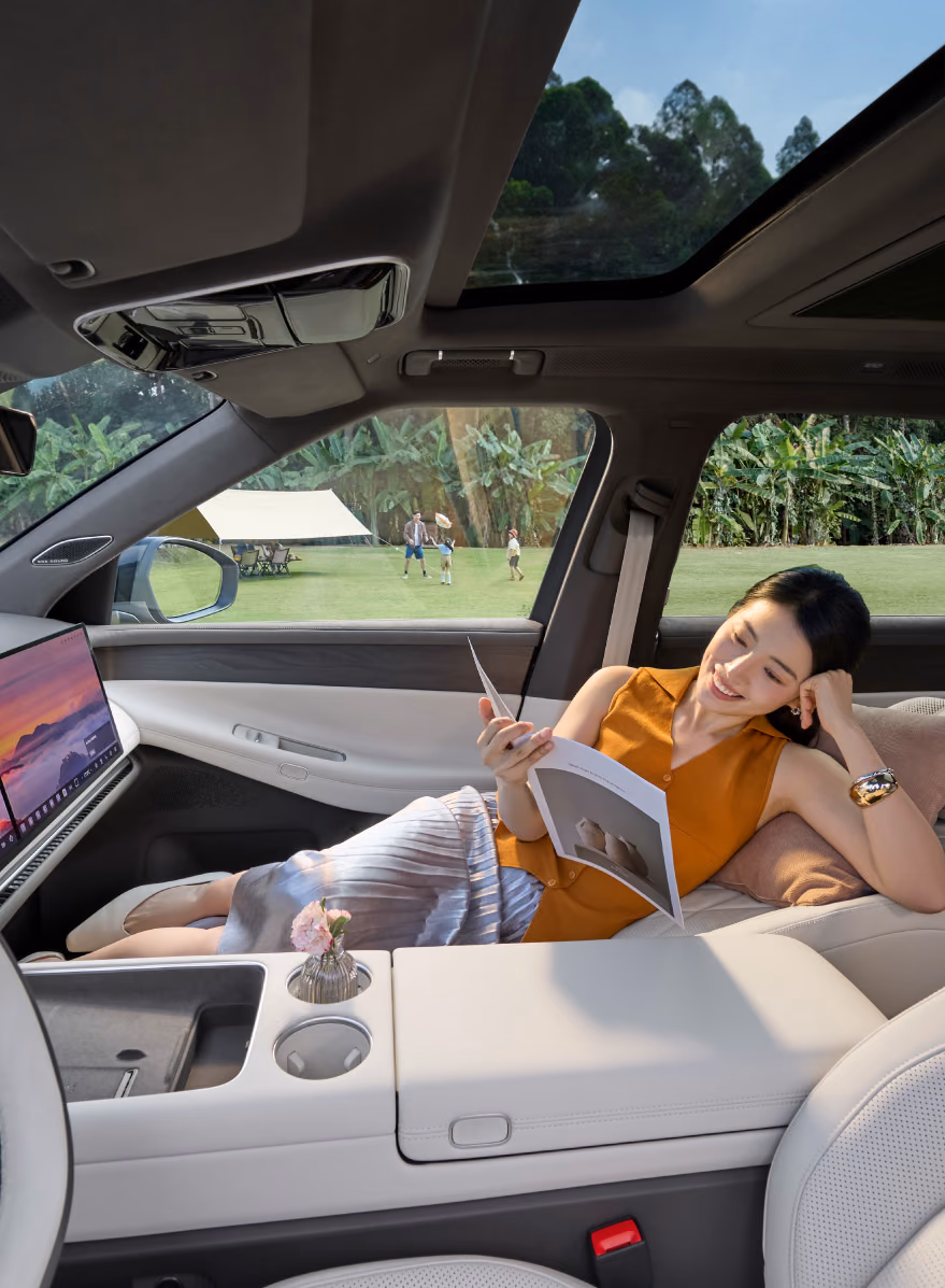 Volkswagen ID. ERA 9X — переднее пассажирское кресло в режиме отдыха
