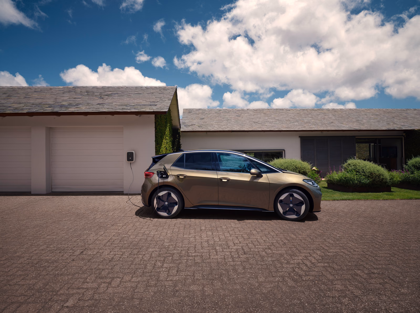 Volkswagen ID.3 — вид сзади в три четверти