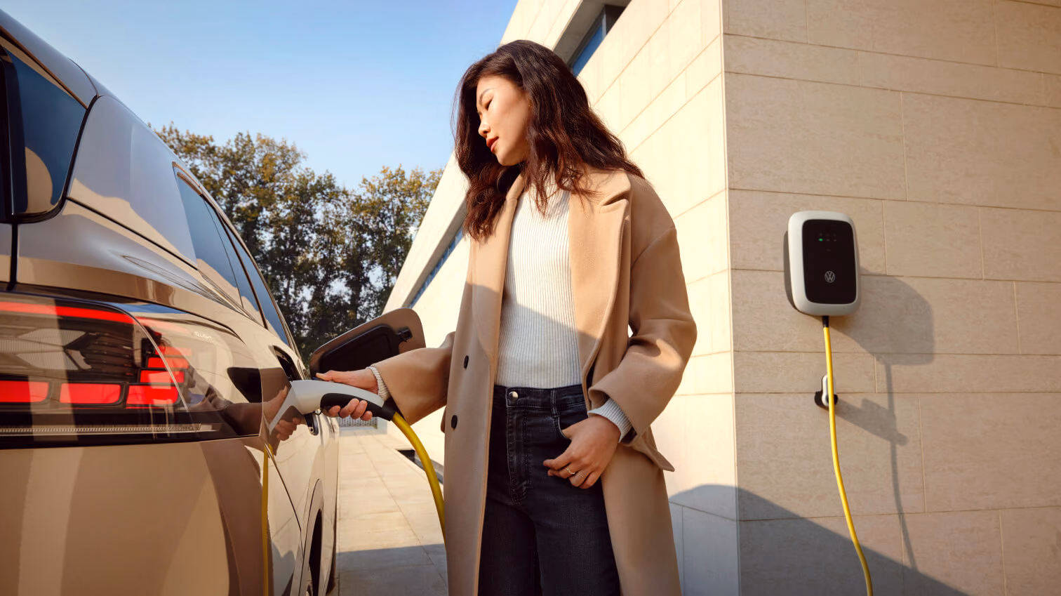 Подключение зарядного кабеля к Volkswagen ID.6