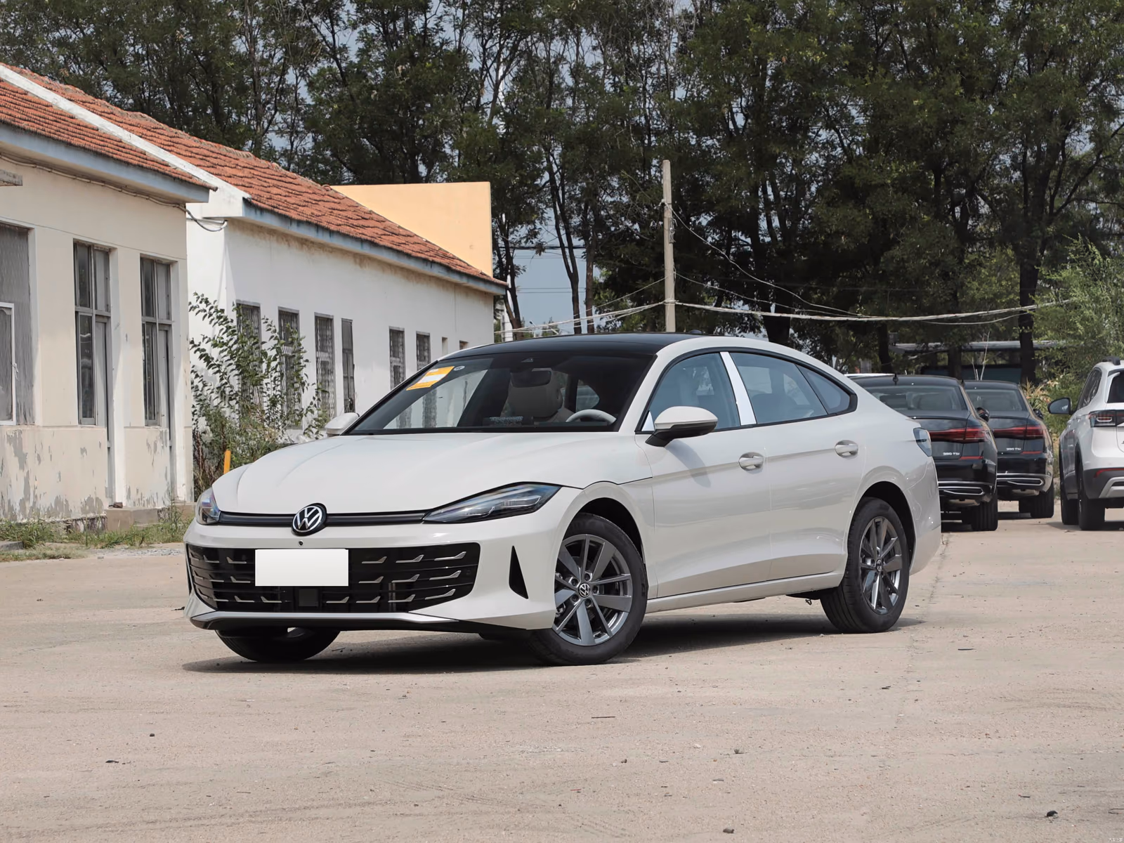 Volkswagen Lamando L 300TSI — вид спереди в три четверти