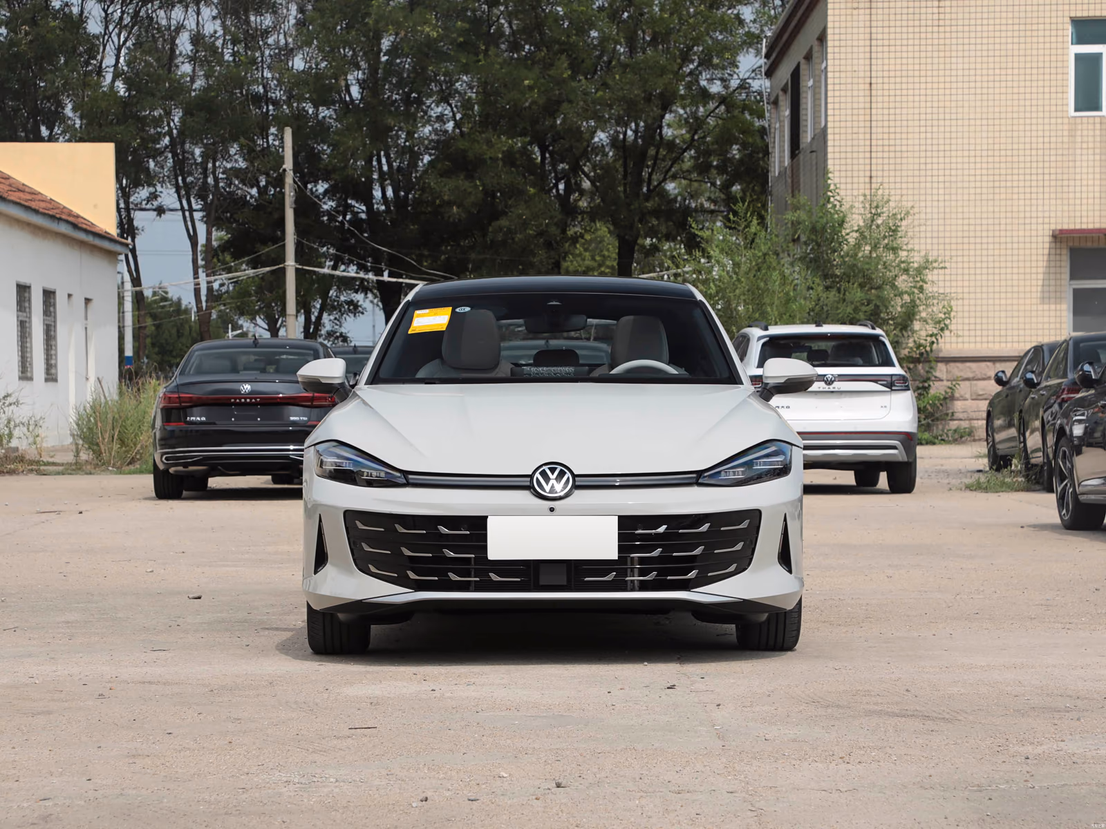 Volkswagen Lamando L 300TSI — вид спереди