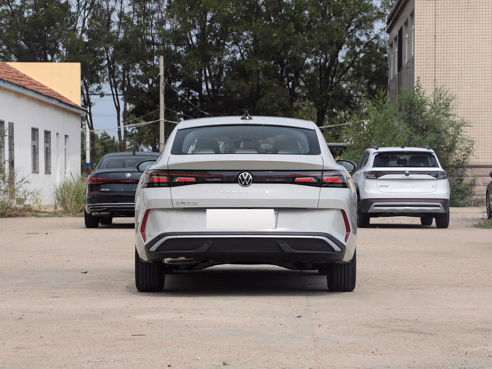 Volkswagen Lamando L 300TSI — вид сзади