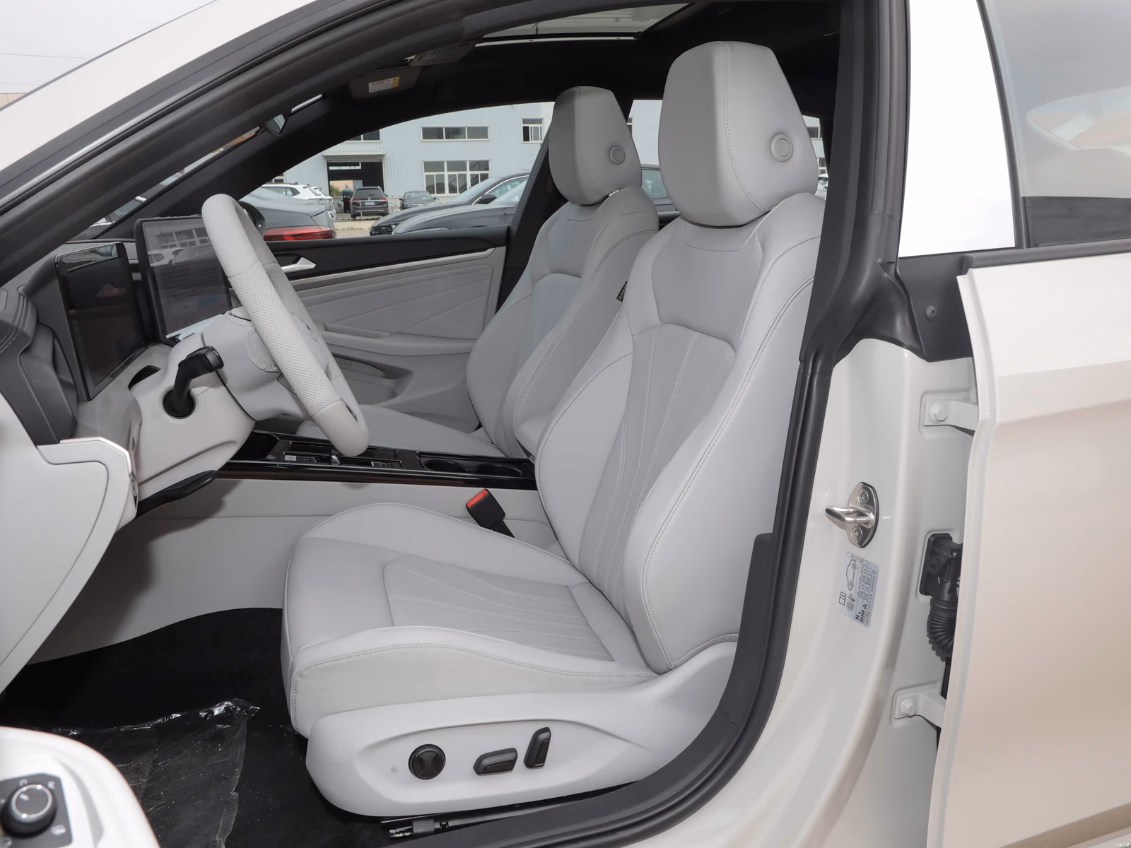 Передние кресла Volkswagen Lamando L
