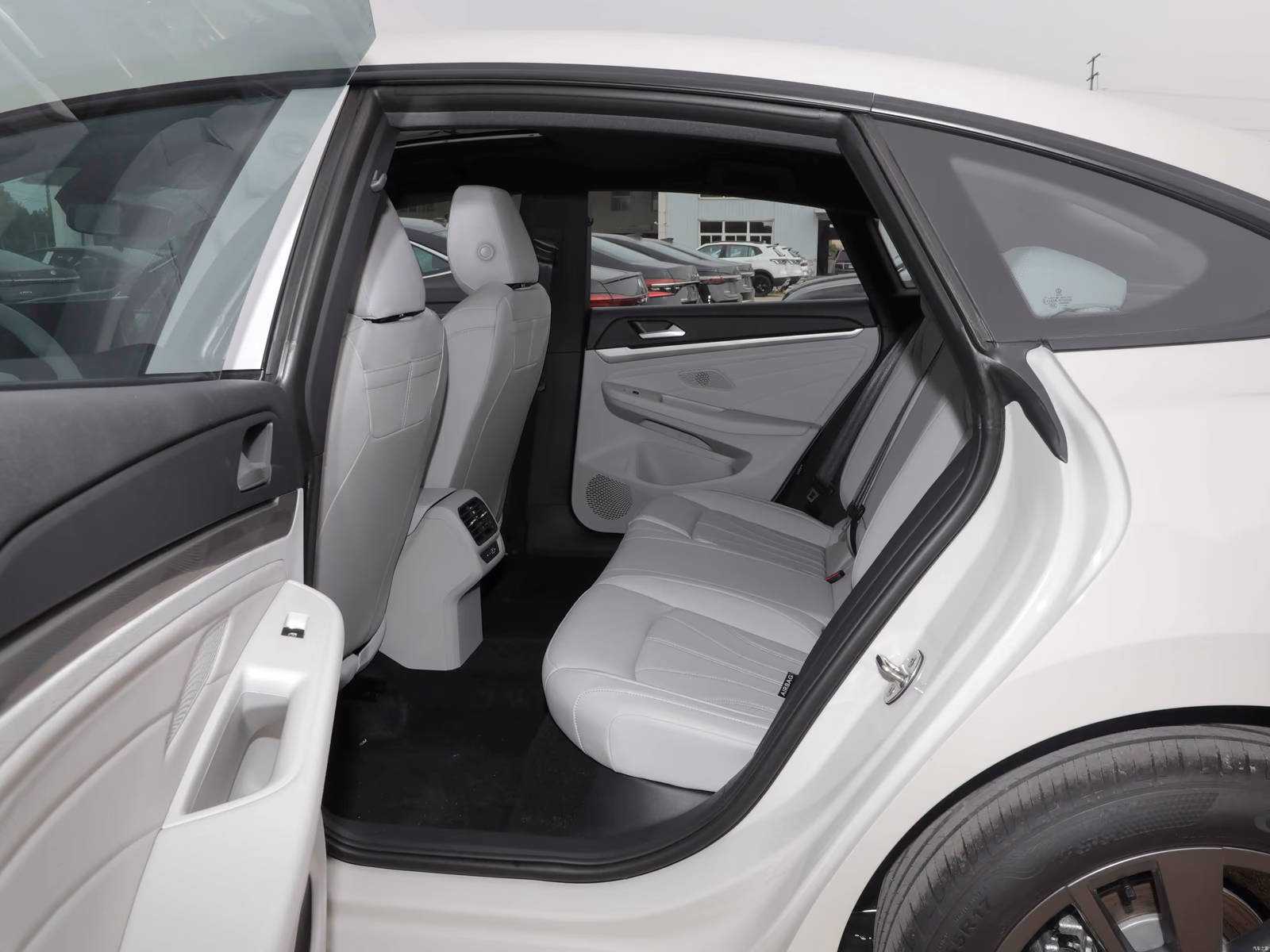 Посадка на второй ряд Volkswagen Lamando L