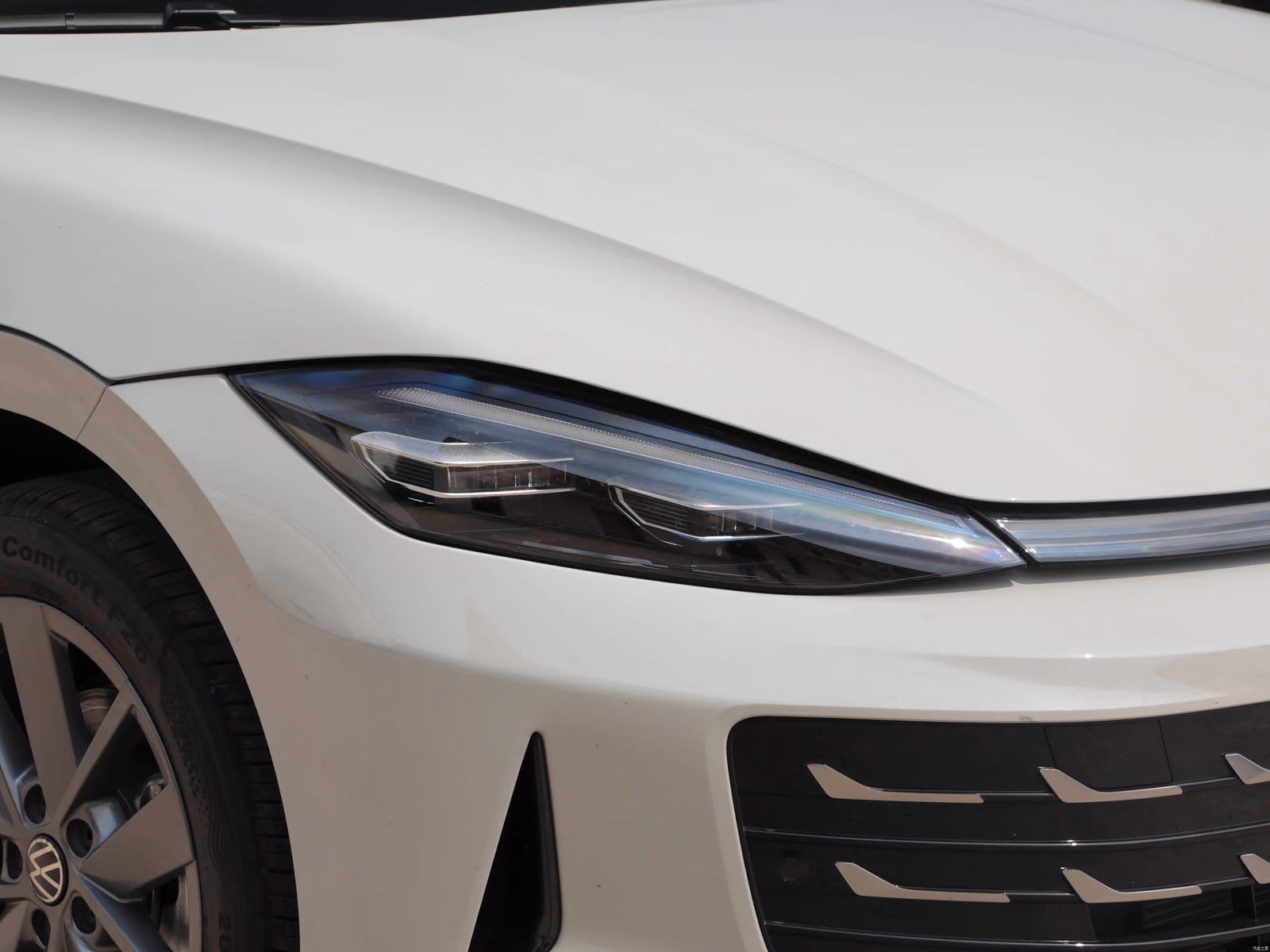 Передняя фара Volkswagen Lamando L