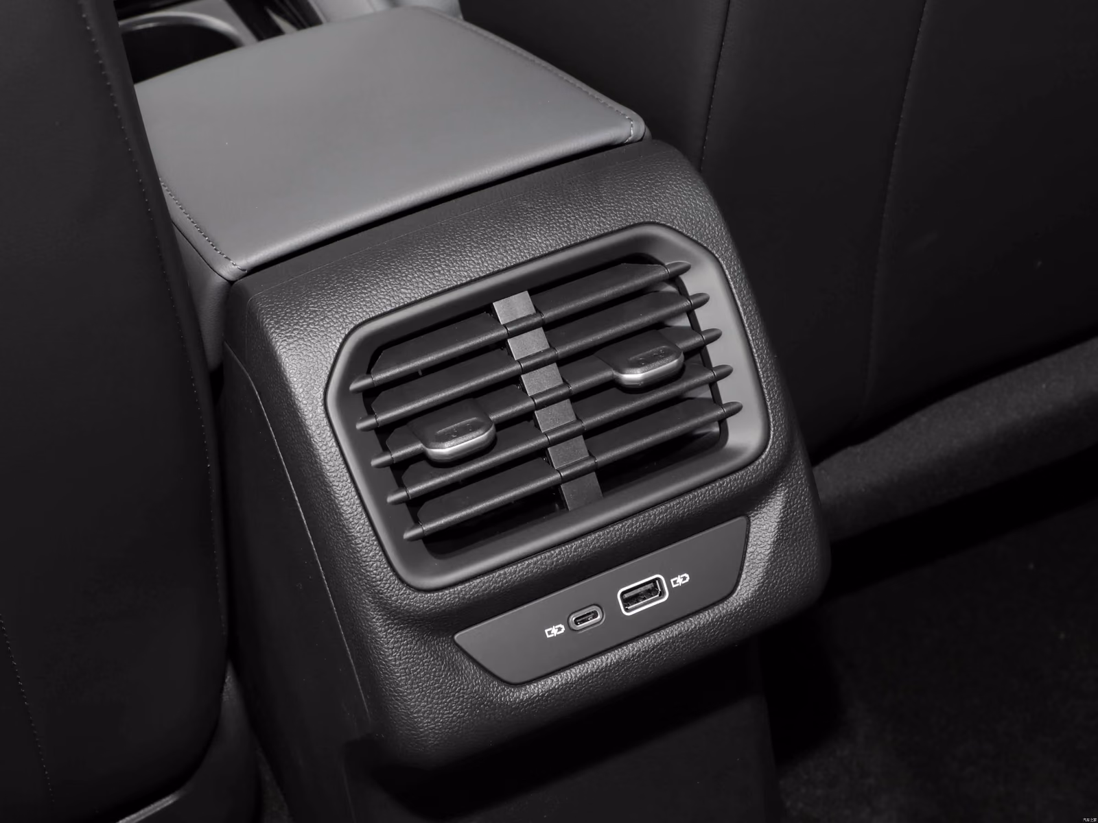 Дефлекторы второго ряда Volkswagen Lamando