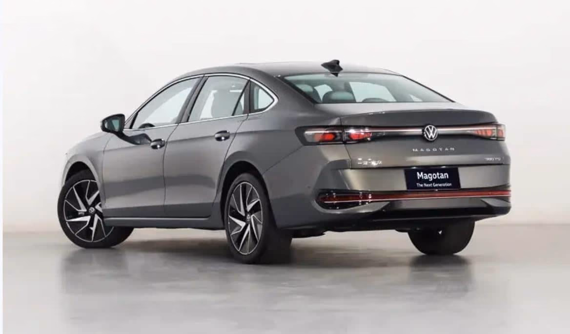 Volkswagen Magotan B9 сзади в студии