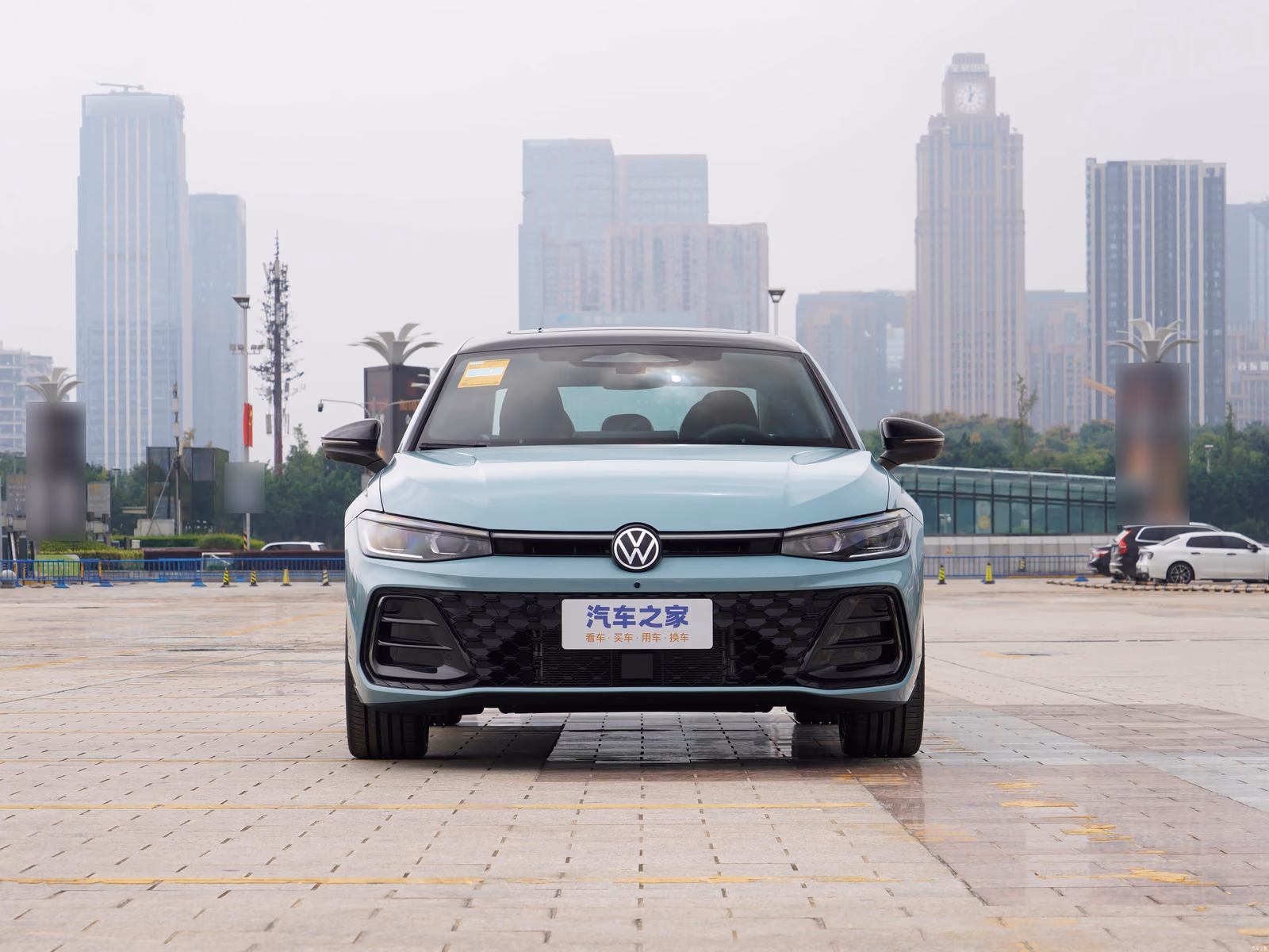 Volkswagen Passat Pro — вид строго спереди