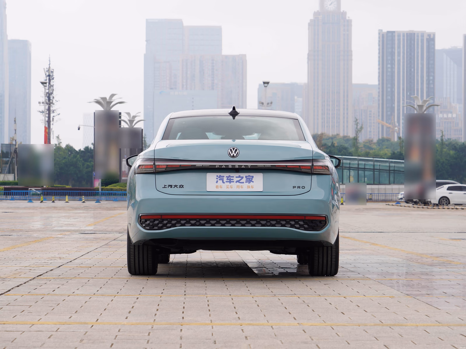 Volkswagen Passat Pro — вид строго сзади