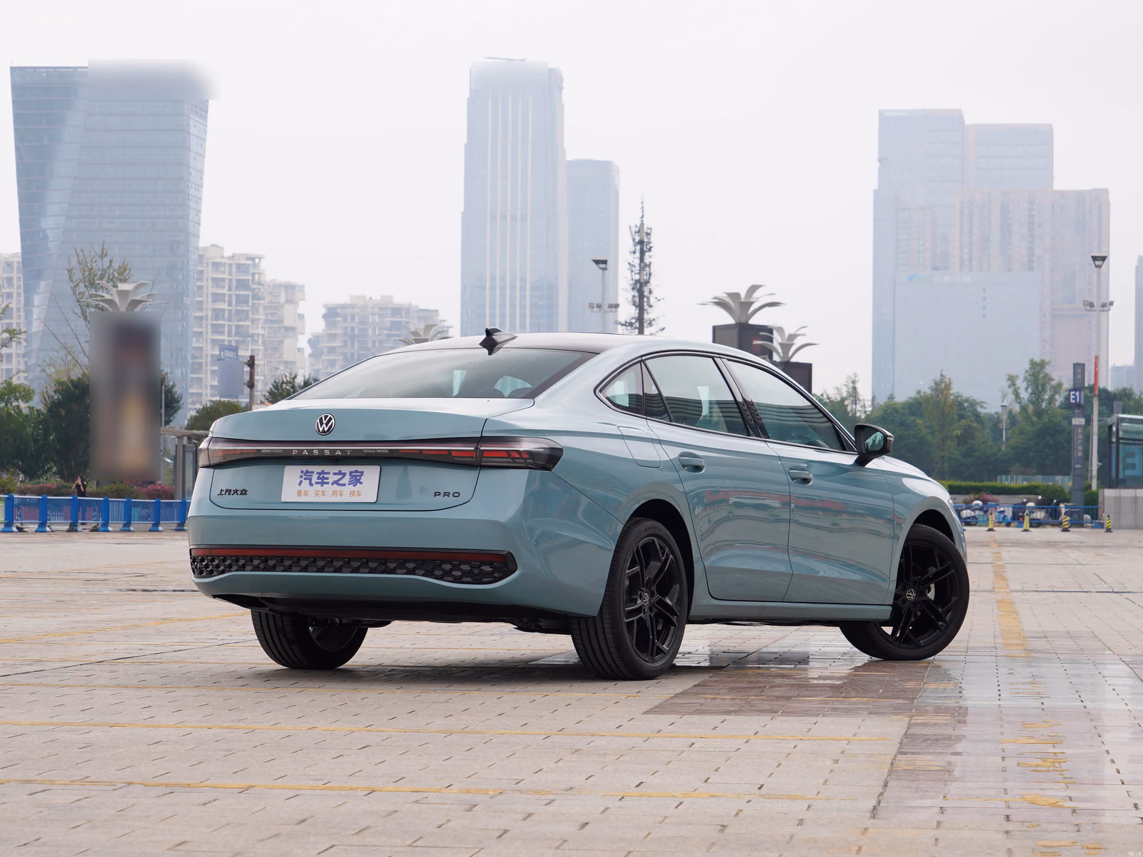 Volkswagen Passat Pro — задняя часть с противоположной стороны