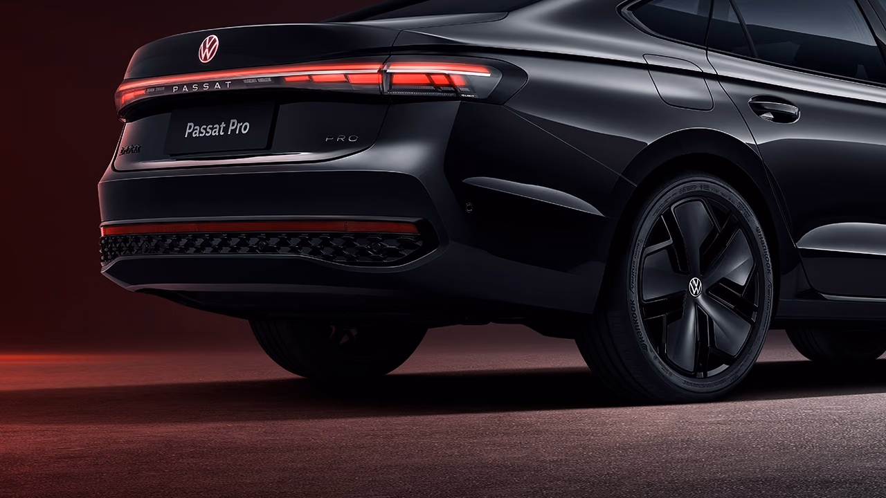 Volkswagen Passat Pro — спереди в три четверти