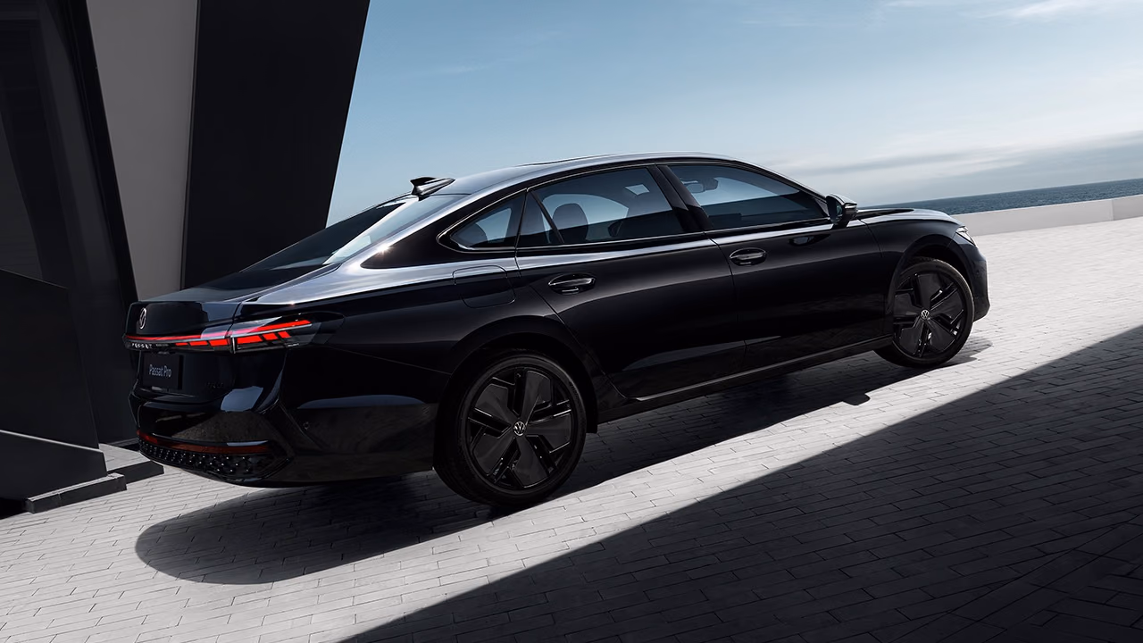 Volkswagen Passat Pro — вид сбоку