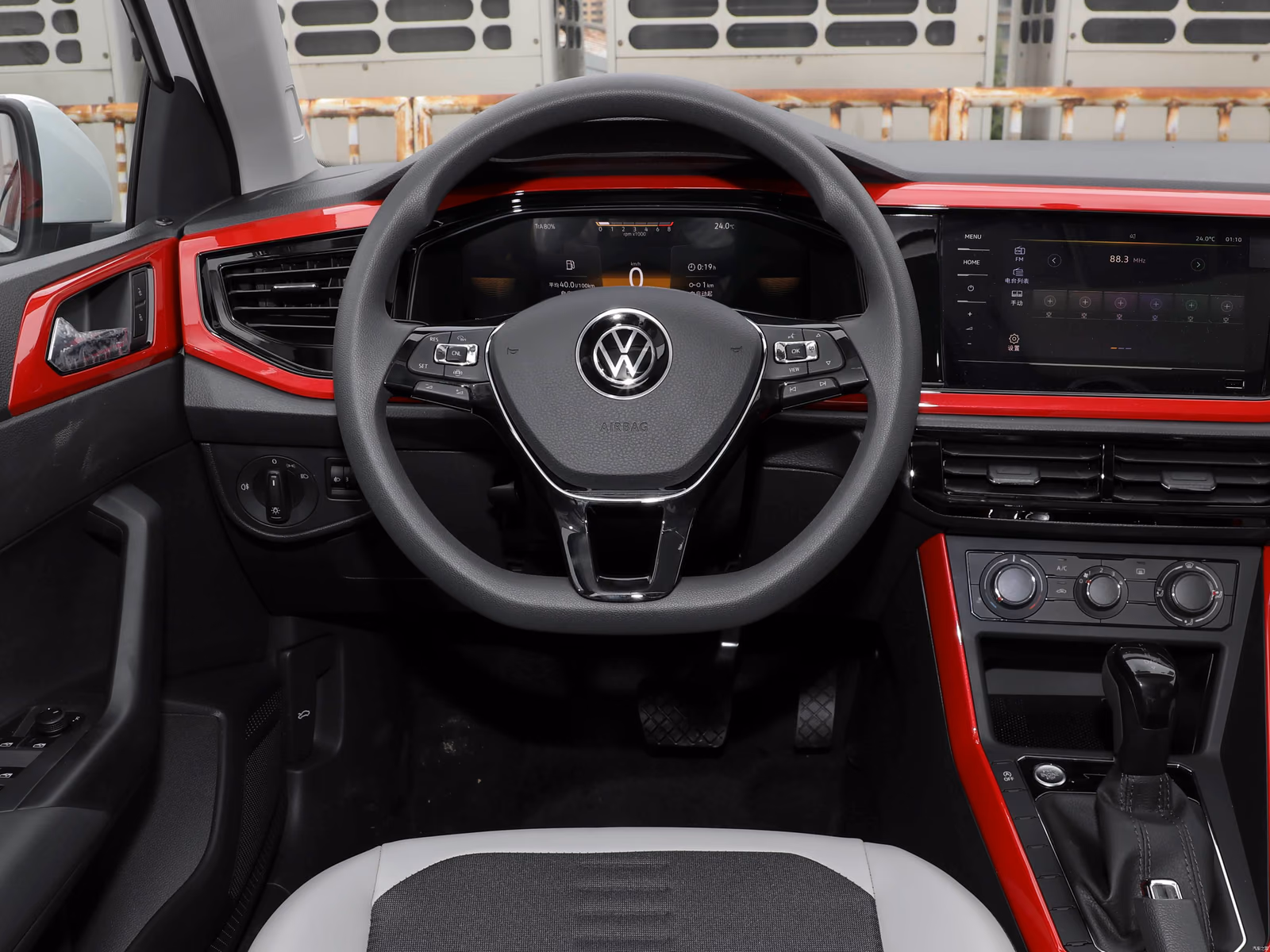 Volkswagen Polo Plus — водительское место