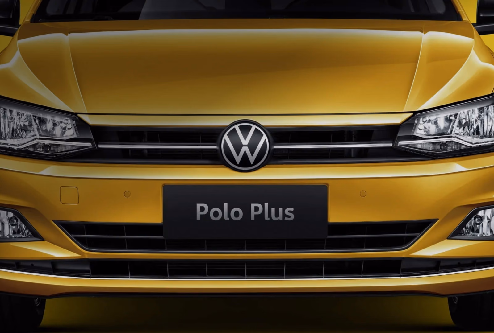 Передняя часть Volkswagen Polo Plus, фары и решётка