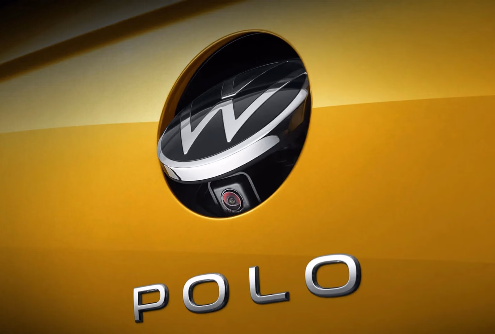 Шильдик Polo и эмблема VW на крышке багажника