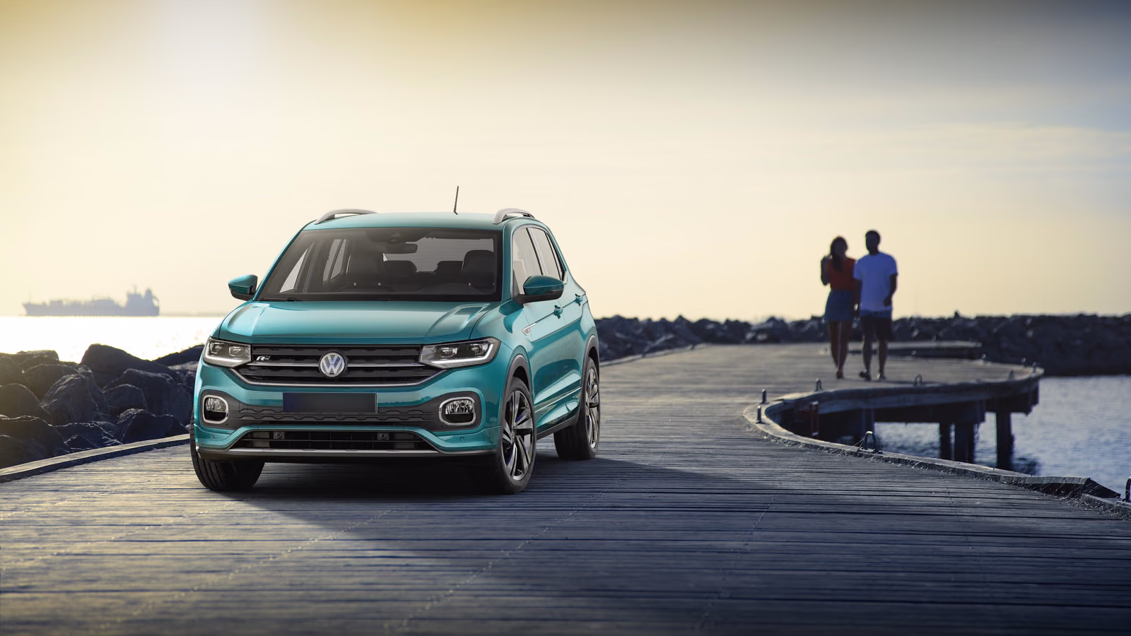 Volkswagen T-Cross у моря, вид спереди