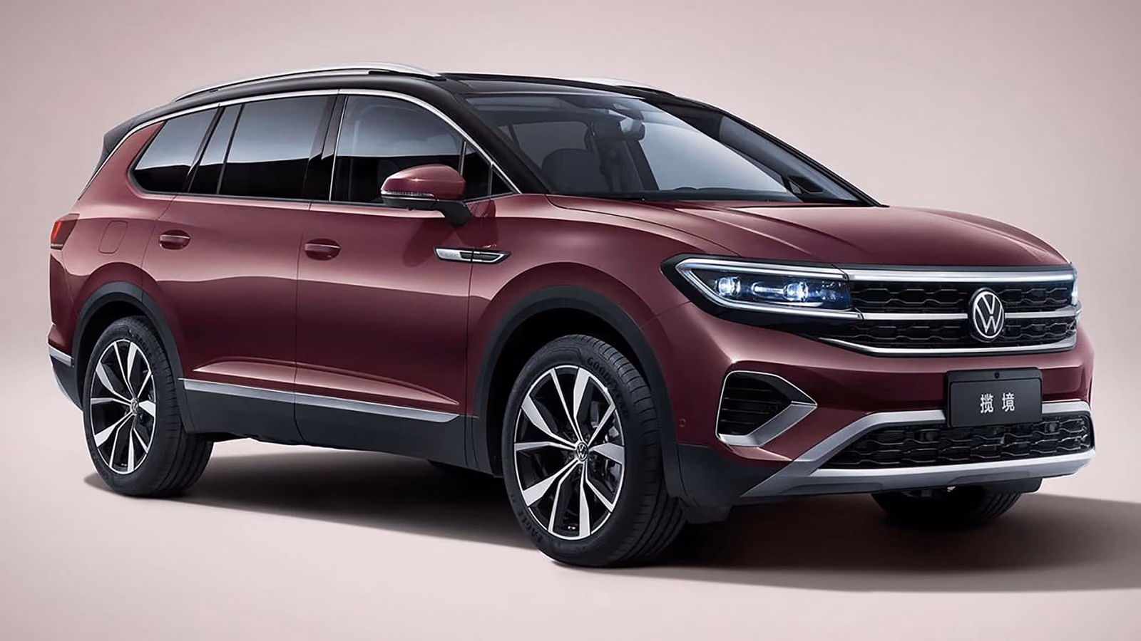 Volkswagen Talagon спереди в три четверти