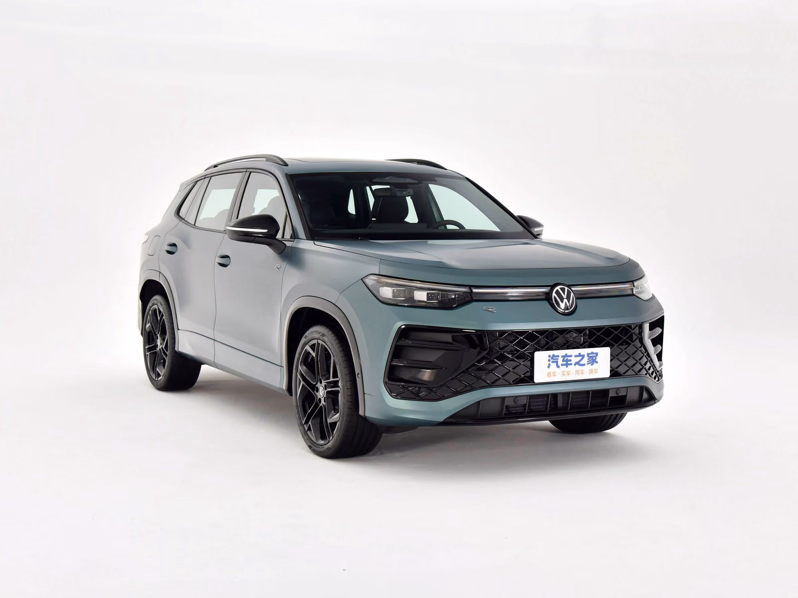 Volkswagen Tayron L — передняя часть с противоположной стороны