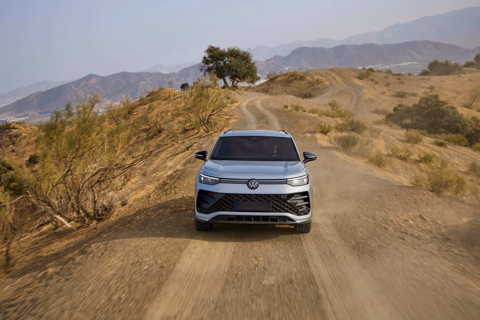 Volkswagen Tayron — спереди в три четверти
