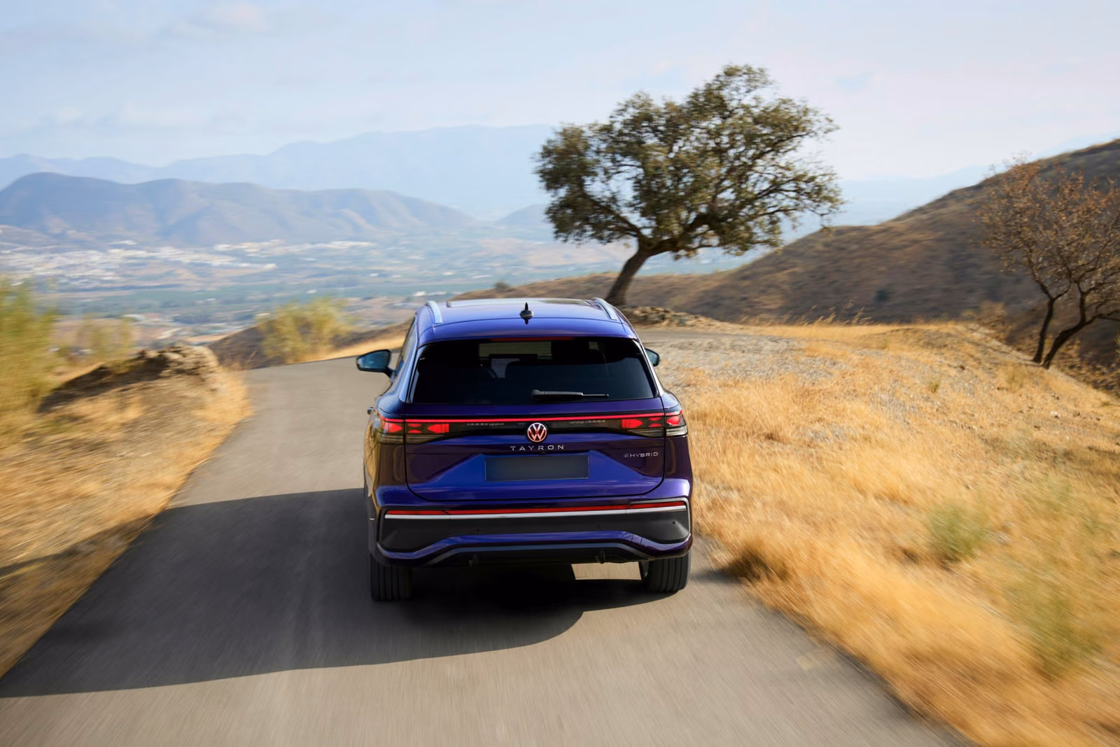 Volkswagen Tayron — спереди в три четверти