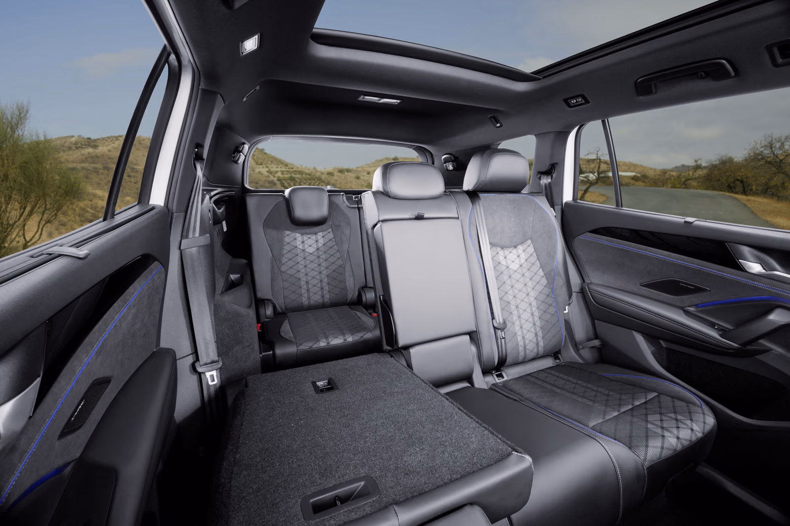 Volkswagen Tayron — передняя панель и руль