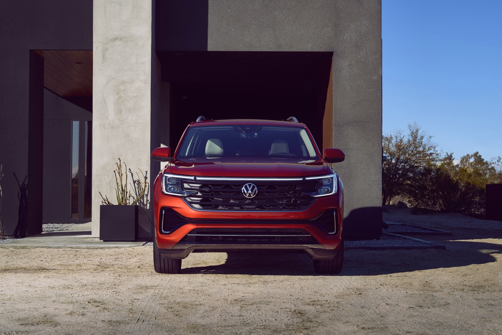 Volkswagen Teramont, вид сзади в три четверти