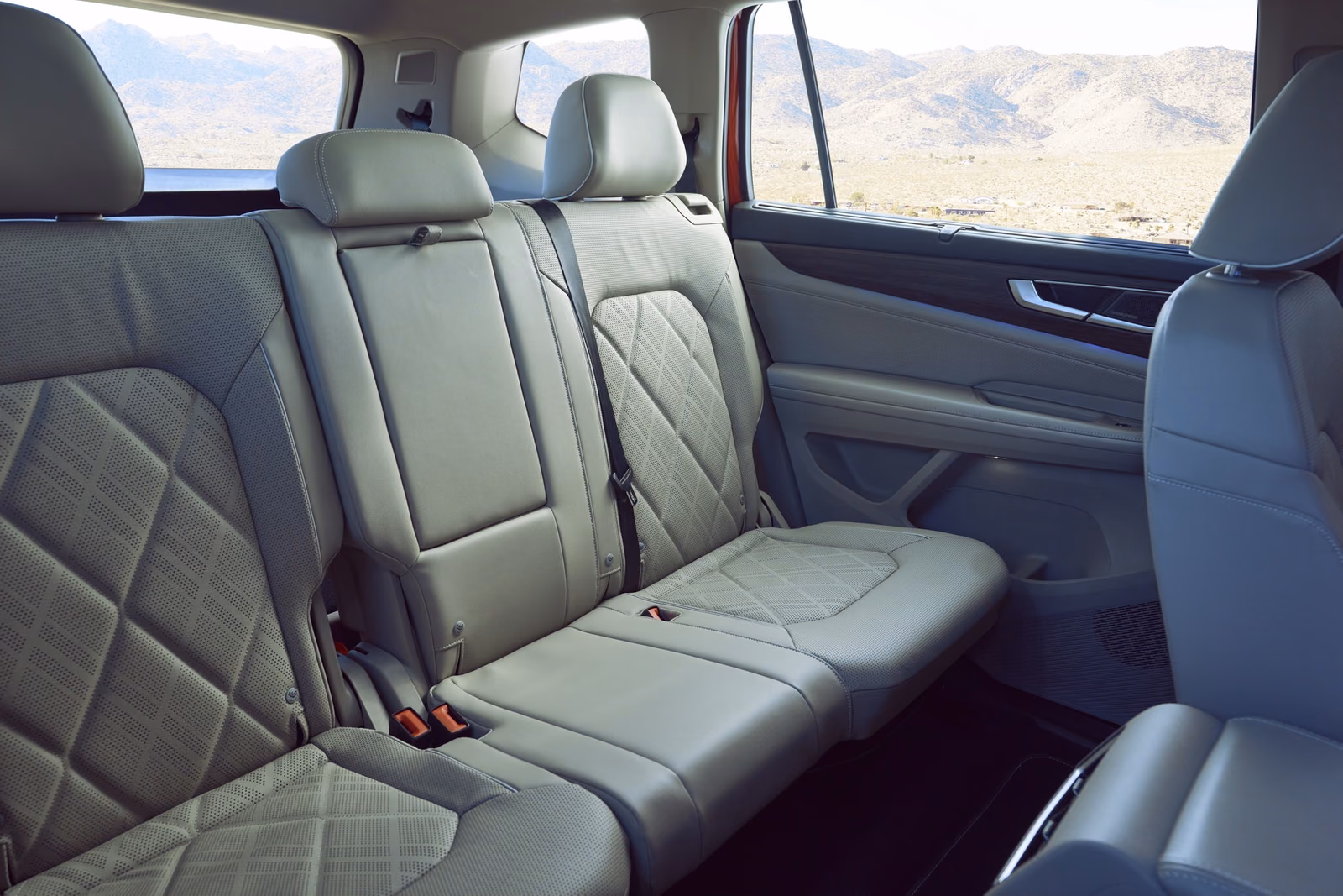 Второй и третий ряды Volkswagen Teramont