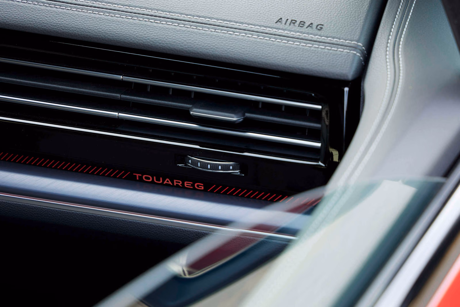 Volkswagen Touareg — отделка передней панели и дефлектор