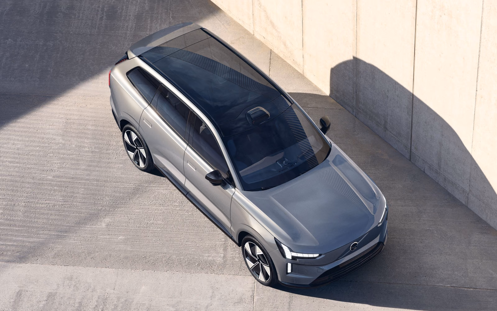 Volvo EX90 — вид сбоку