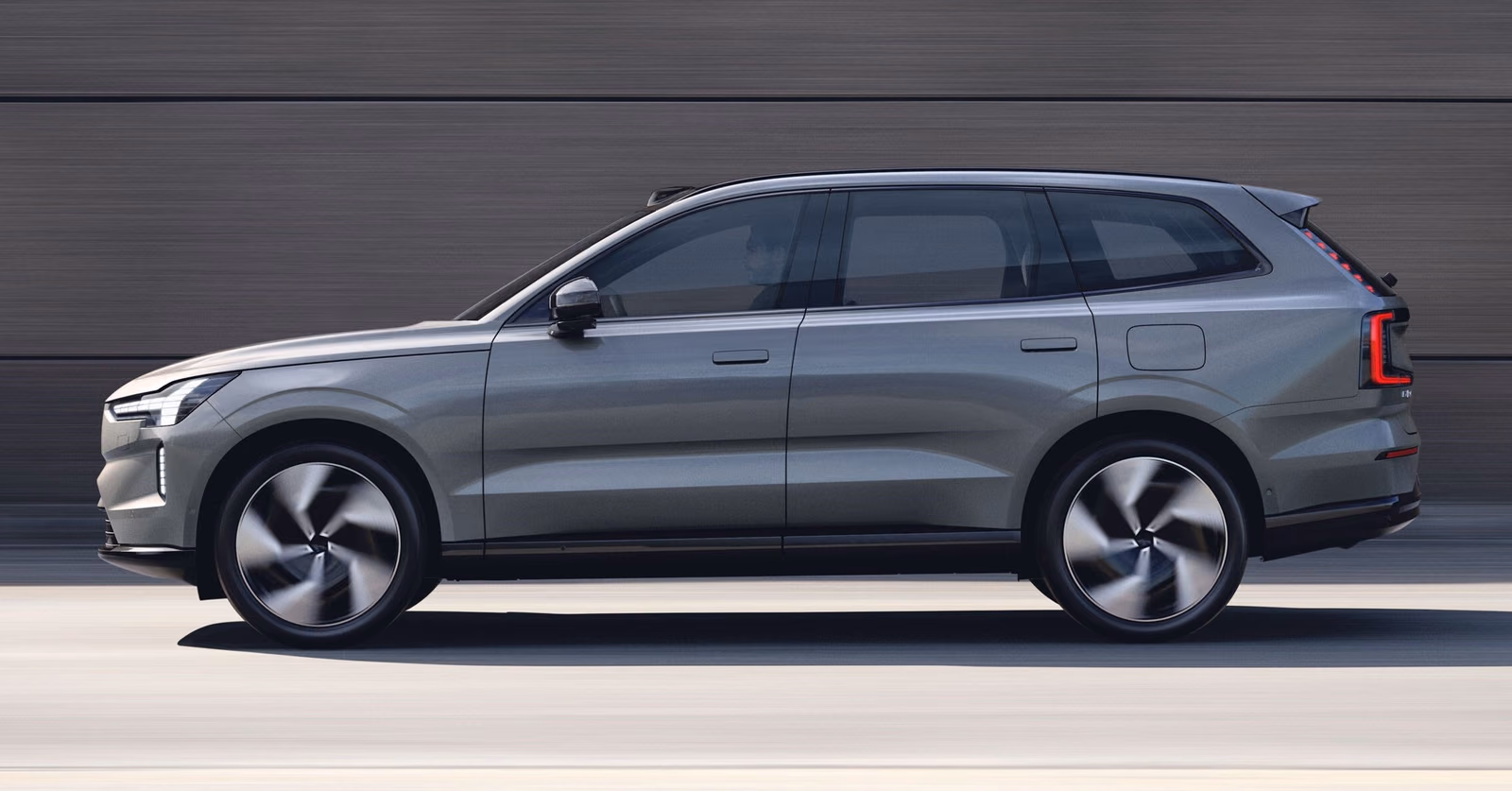 Volvo EX90 — вид спереди