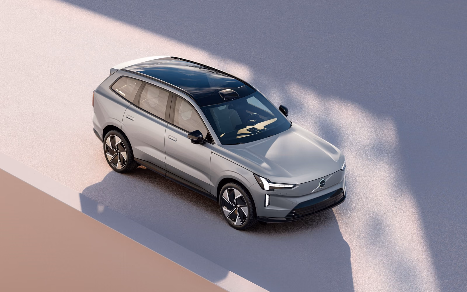 Volvo EX90 — крупный план кузова
