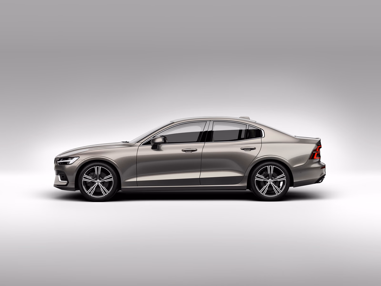 Volvo S60 — спереди в три четверти