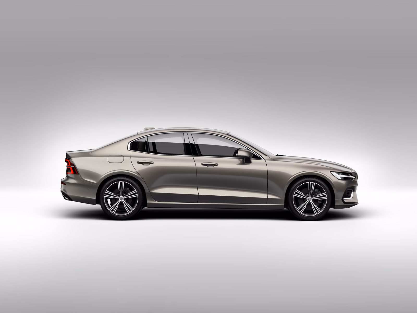 Volvo S60 — вид сзади в три четверти