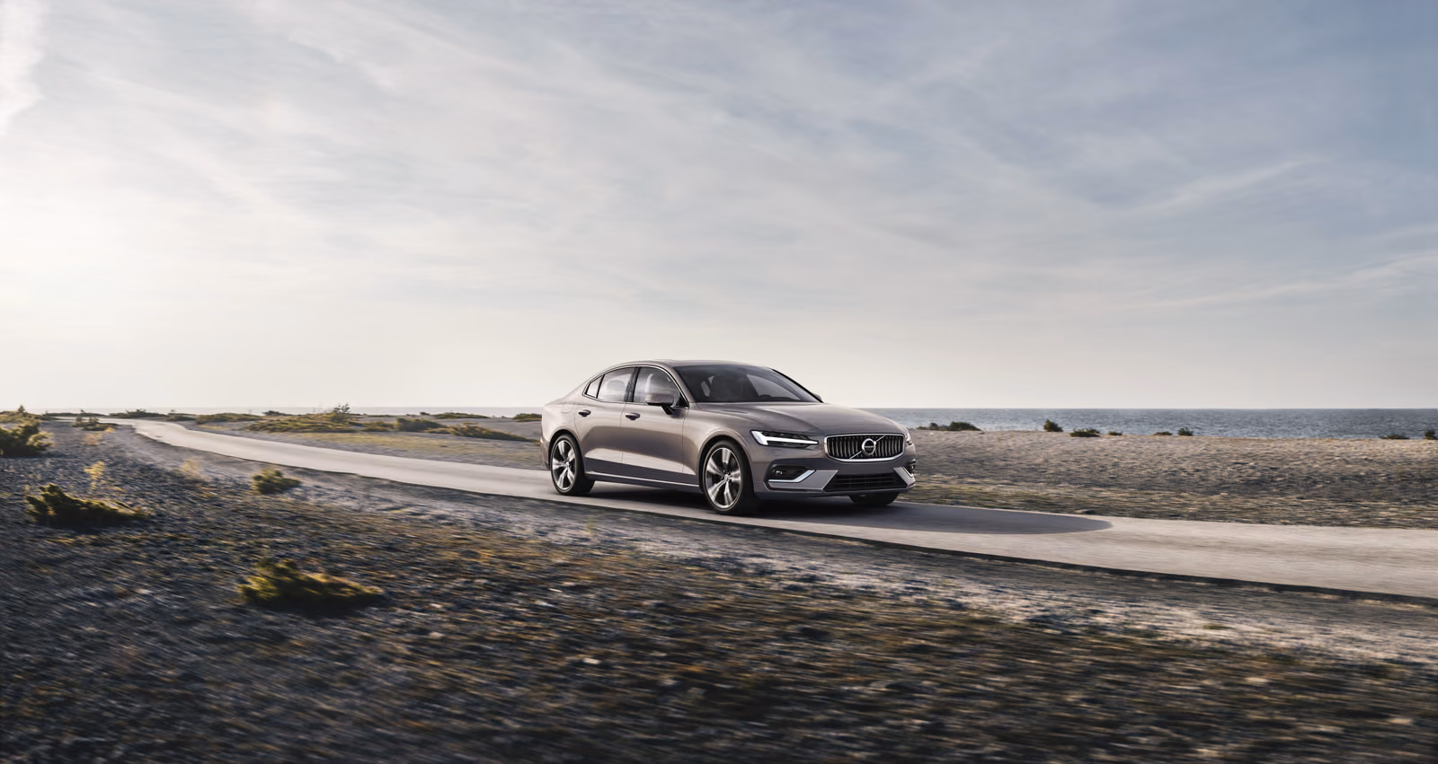 Volvo S60 — вид сзади в три четверти
